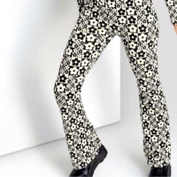 NWT Black and White 80s Floral Patterned Pants - Picture 7 of 8